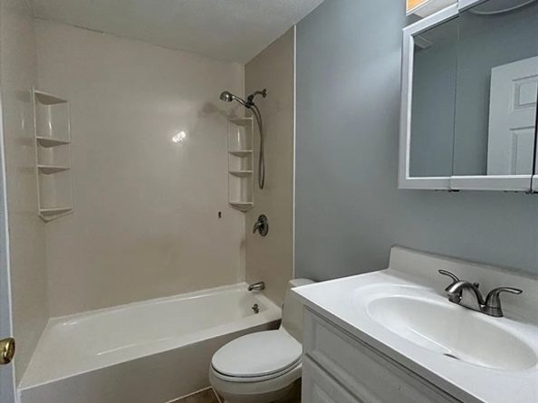 10 Karen Cir 24, Billerica MA 01821