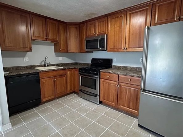 10 Karen Cir 24, Billerica MA 01821