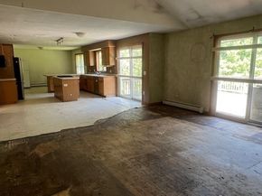 12 Walden Ct, Leominster MA 01453