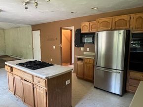 12 Walden Ct, Leominster MA 01453