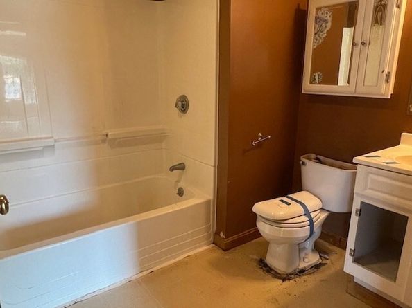 12 Walden Ct, Leominster MA 01453