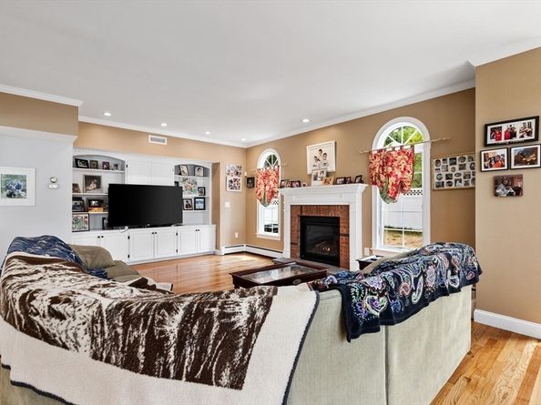 4 Mcdonald Farm Rd, Wakefield MA 01880