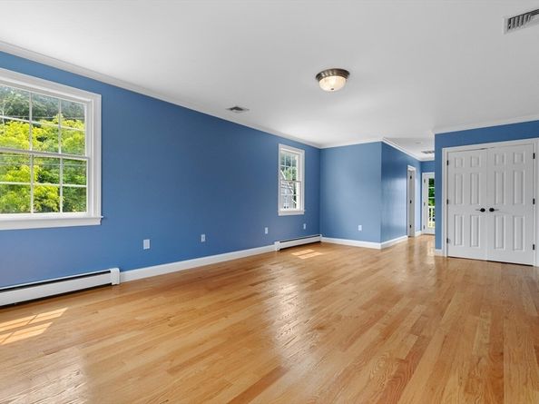 4 Mcdonald Farm Rd, Wakefield MA 01880