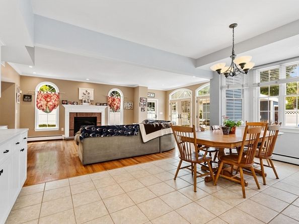 4 Mcdonald Farm Rd, Wakefield MA 01880