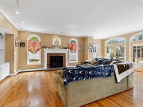 4 Mcdonald Farm Rd, Wakefield MA 01880