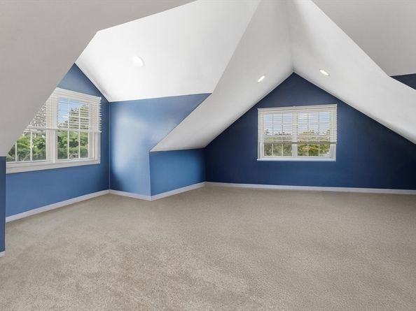 4 Mcdonald Farm Rd, Wakefield MA 01880