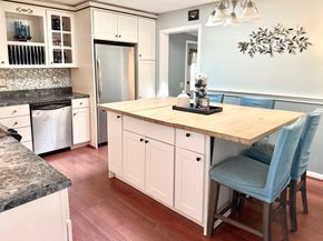 534 Hogg Memorial Dr, Whitman MA 02382