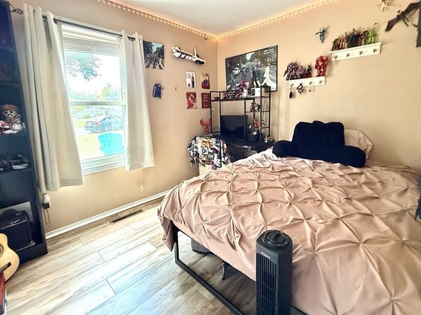 534 Hogg Memorial Dr, Whitman MA 02382