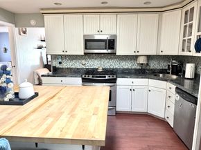 534 Hogg Memorial Dr, Whitman MA 02382
