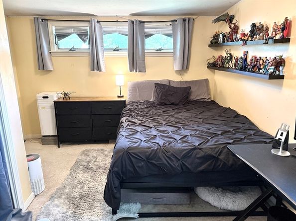 534 Hogg Memorial Dr, Whitman MA 02382