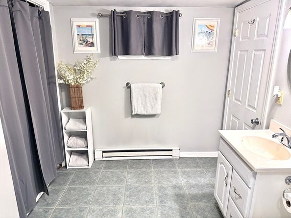 534 Hogg Memorial Dr, Whitman MA 02382