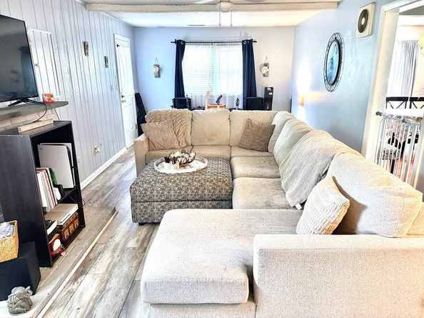 534 Hogg Memorial Dr, Whitman MA 02382
