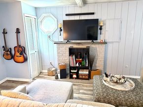534 Hogg Memorial Dr, Whitman MA 02382