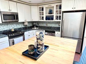 534 Hogg Memorial Dr, Whitman MA 02382