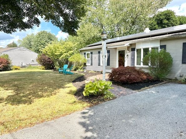 534 Hogg Memorial Dr, Whitman MA 02382