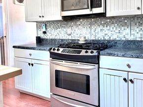 534 Hogg Memorial Dr, Whitman MA 02382