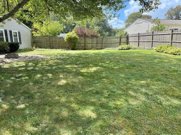534 Hogg Memorial Dr, Whitman MA 02382