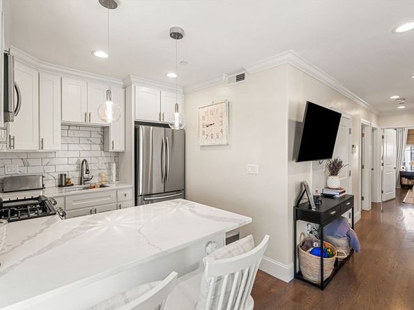 153 Everett St 2, Boston MA 02128