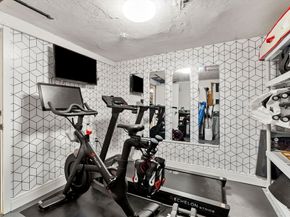 153 Everett St 2, Boston MA 02128