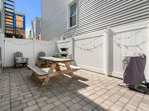 153 Everett St 2, Boston MA 02128