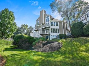 39 Pointe Rok Drive 39, Worcester MA 01604