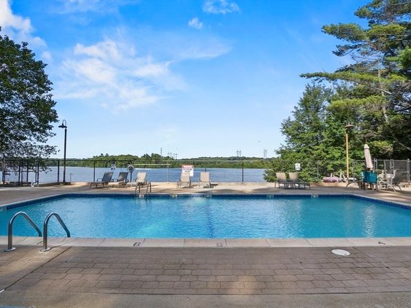 39 Pointe Rok Drive 39, Worcester MA 01604