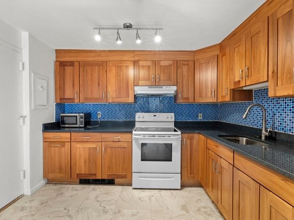 70 Jamaicaway 16, Boston MA 02130