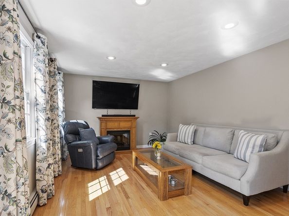 15 Dewey Ave, Wilmington MA 01887