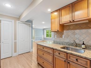 12 Russell Rd 303, Wellesley MA 02482