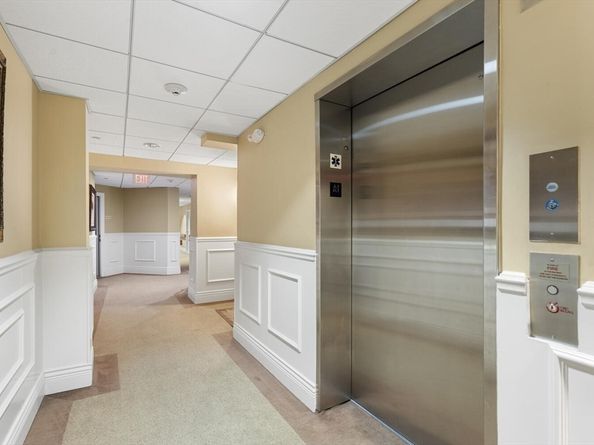 12 Russell Rd 303, Wellesley MA 02482