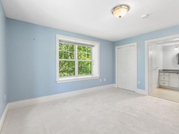 12 Russell Rd 303, Wellesley MA 02482