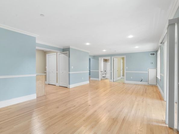 12 Russell Rd 303, Wellesley MA 02482