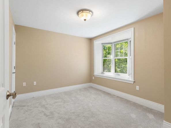 12 Russell Rd 303, Wellesley MA 02482