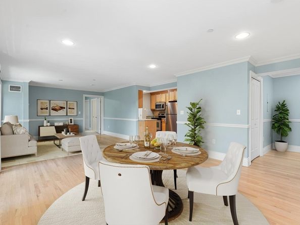 12 Russell Rd 303, Wellesley MA 02482