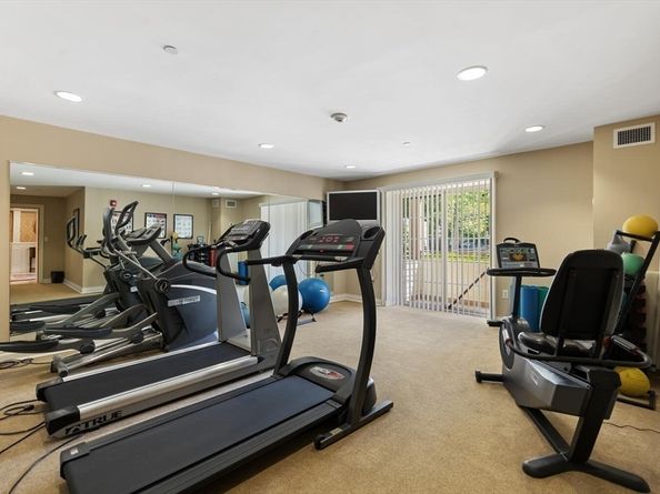 12 Russell Rd 303, Wellesley MA 02482