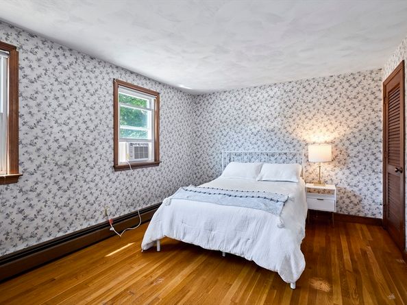 37 Governor Long Rd, Hingham MA 02043