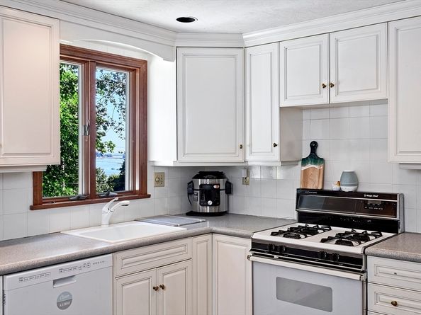 37 Governor Long Rd, Hingham MA 02043