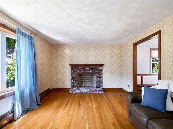 37 Governor Long Rd, Hingham MA 02043