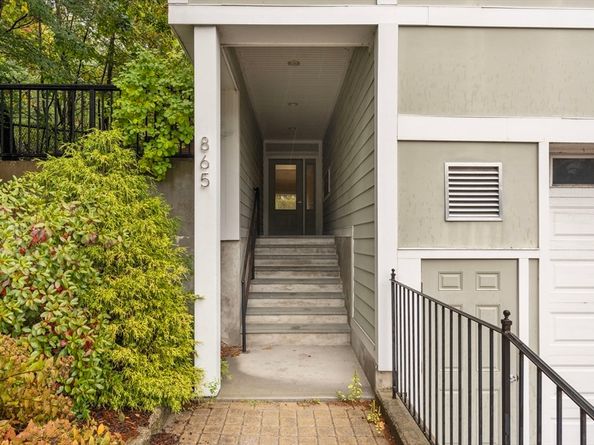 865 Lagrange St 5, Boston MA 02132