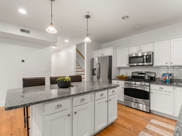865 Lagrange St 5, Boston MA 02132