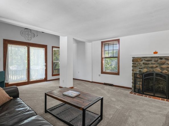 36 Elm Rd, Westford MA 01886