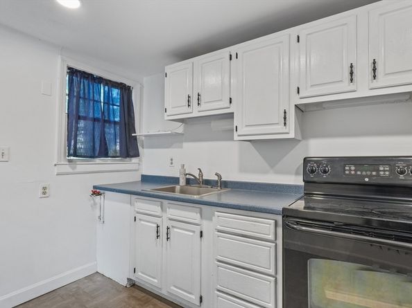 36 Elm Rd, Westford MA 01886