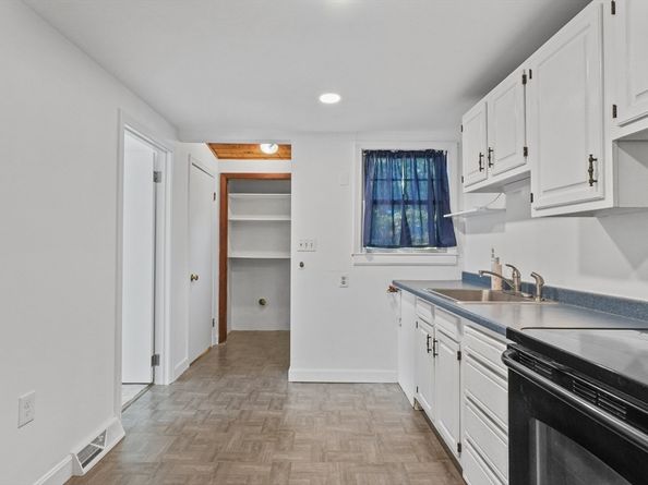 36 Elm Rd, Westford MA 01886