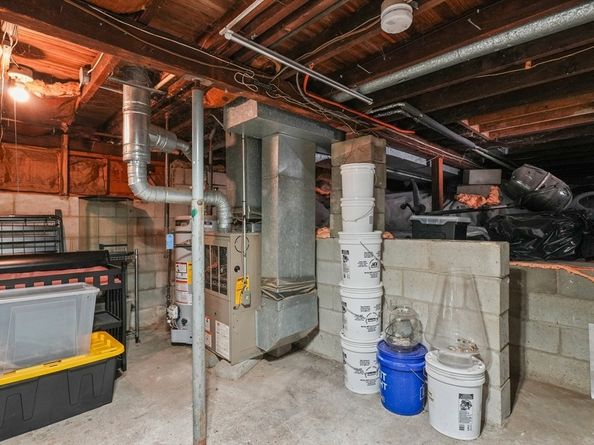 36 Elm Rd, Westford MA 01886