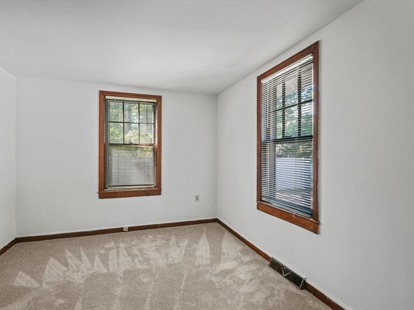 36 Elm Rd, Westford MA 01886