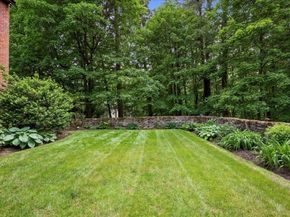 40 Westwood Dr, Worcester MA 01609