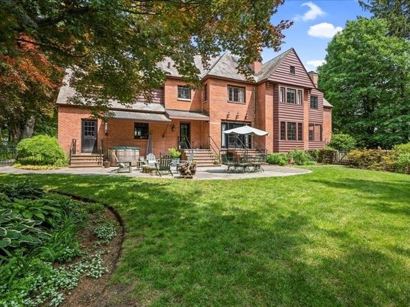 40 Westwood Dr, Worcester MA 01609