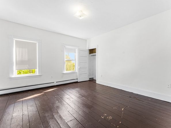 48 Chestnut St, Leominster MA 01453