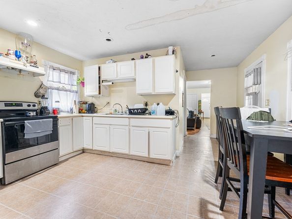 48 Chestnut St, Leominster MA 01453