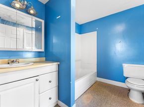 48 Chestnut St, Leominster MA 01453